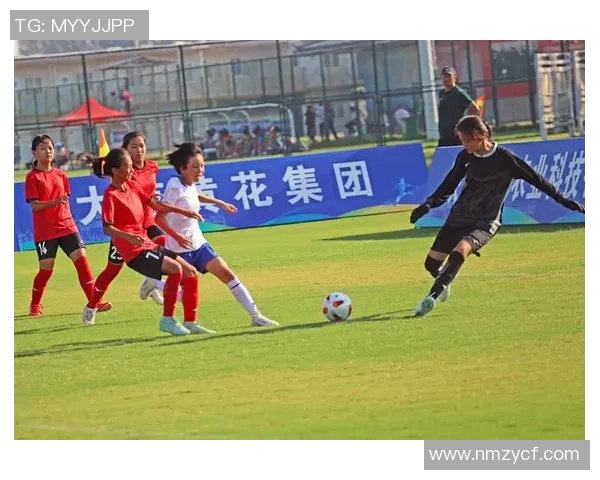 膝盖结构独特的足球明星如何在赛场上展现非凡才华与技巧